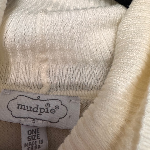 Turtleneck tunic length lightweight sweater, size is OS, fits up to a 2XL - Picture 3 of 3